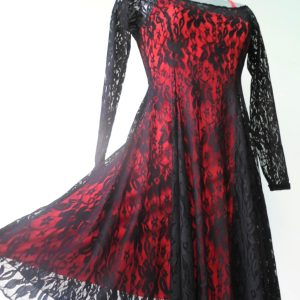 Abito Cassandra svasato in pizzo macramè