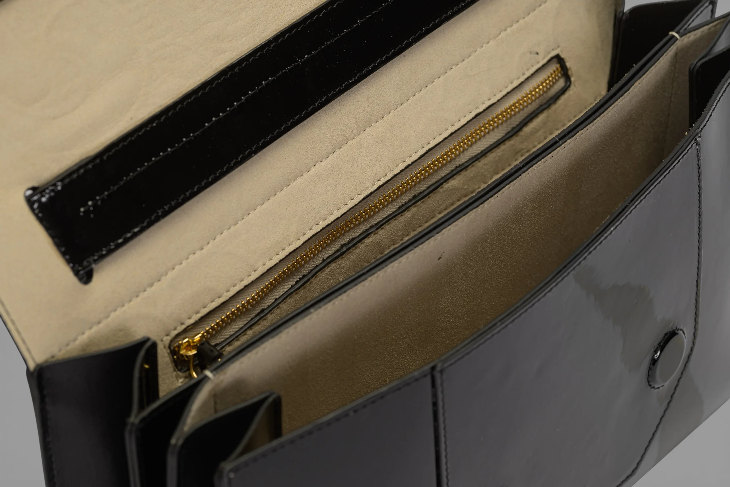 Borsa a mano DALIA in vernice nero - immagine 5