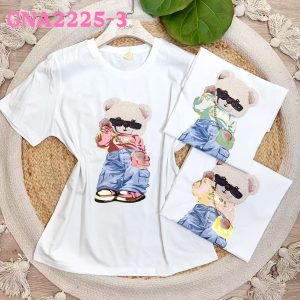 T-shirt bianca con occhiali da sole a forma di orso